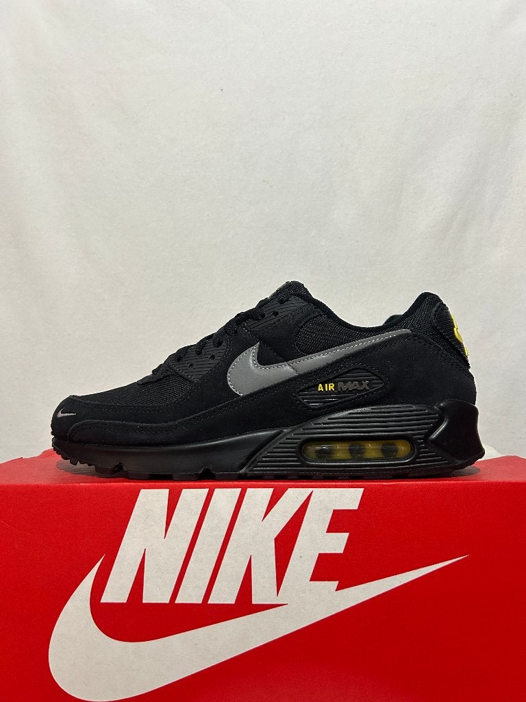 ALS NIEUW Maat 44,5 - Nike Air Max 90 Black Yellow Cool Grey, Kleding | Heren, Schoenen, Overige kleuren, Verzenden, Nike, Nike