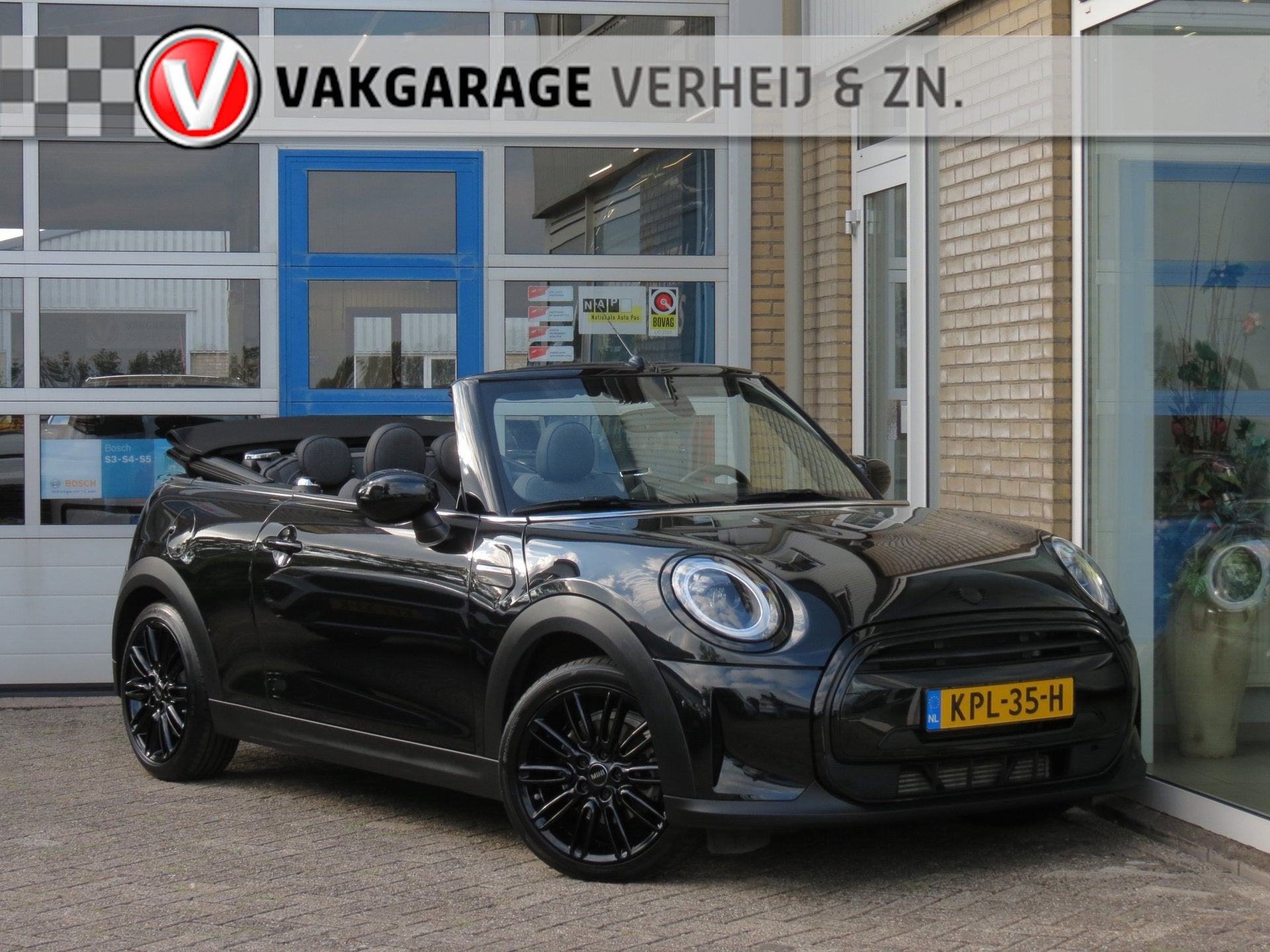 Mini Cabrio 1.5 Cooper BLACK Pack CarPlay|Stoel Verw.|Navi|C, Auto's, Mini, 136 pk, Gebruikt, Cabriolet, 4 stoelen