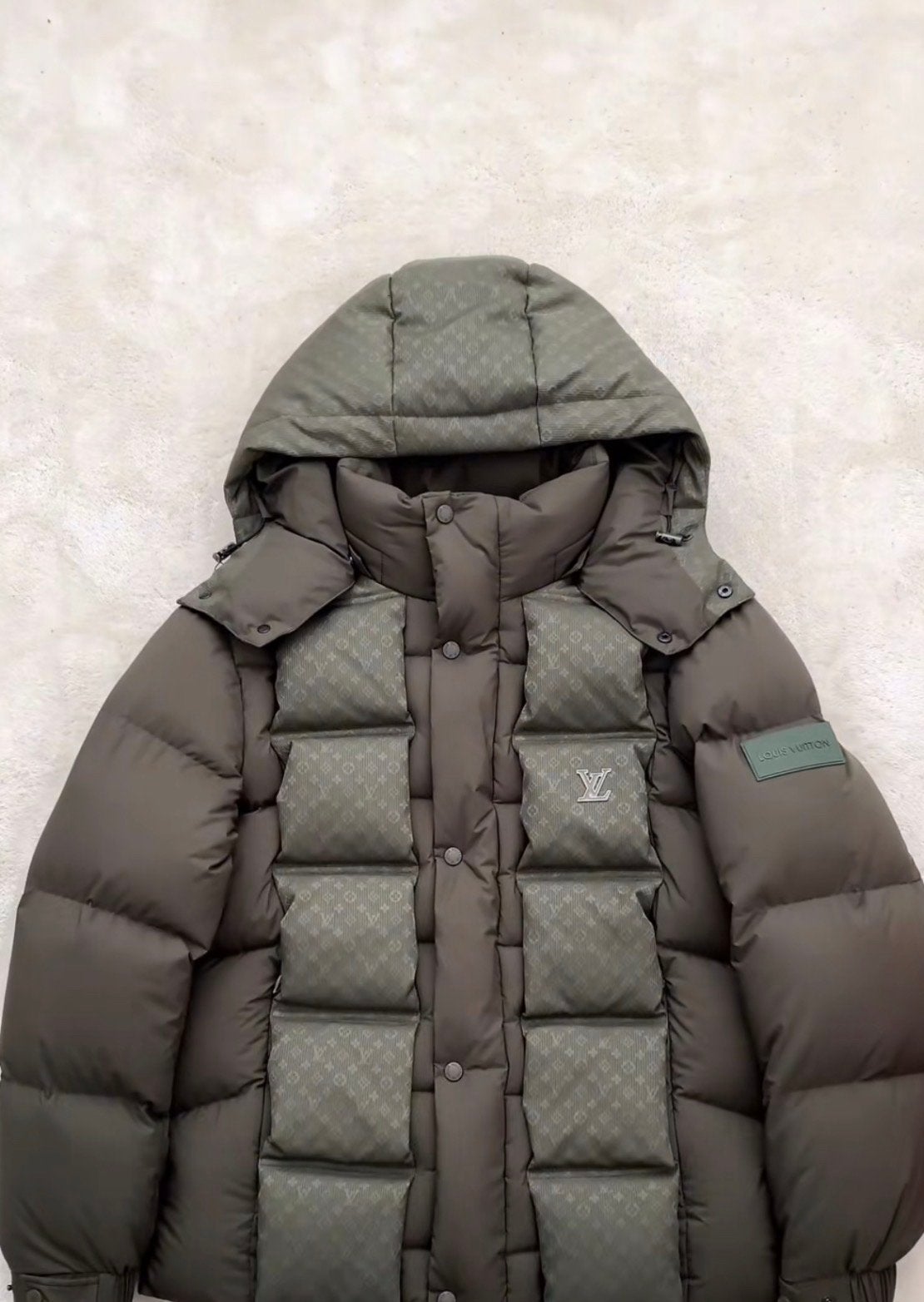Louis Vuitton Monogram Puffer Jacket, Ophalen of Verzenden, Nieuw, Overige maten, Bruin