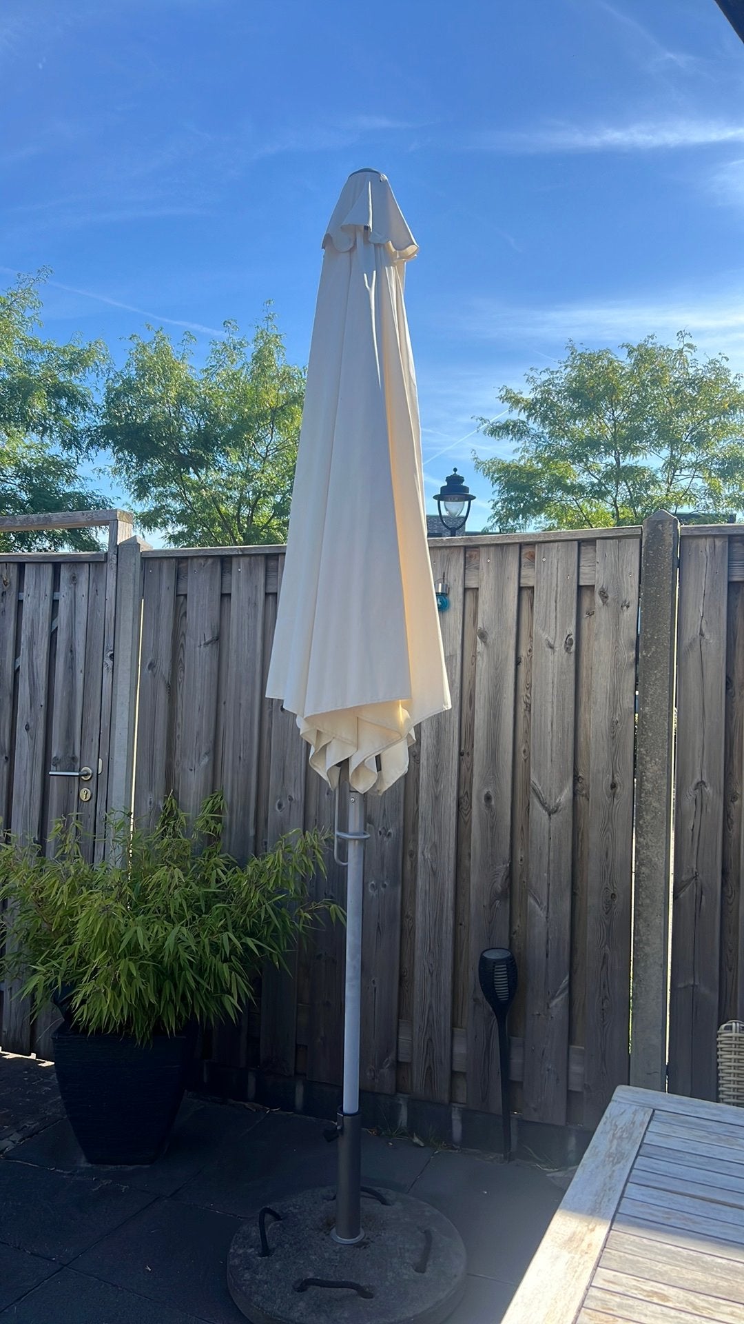Parasol incl betonvoet met touwlussen, Ophalen, Zo goed als nieuw, Minder dan 1 meter, Parasolvoet
