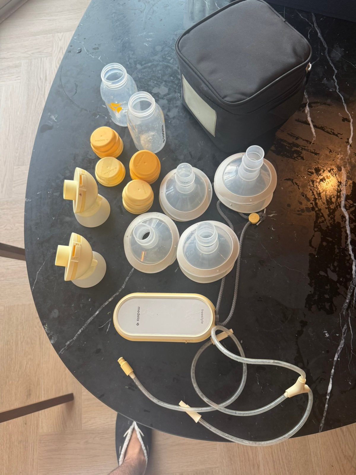 Medela Freestyle Flex borstkolf inclusief accessoires, Kinderen en Baby's, Ophalen of Verzenden, Zo goed als nieuw, Borstkolf