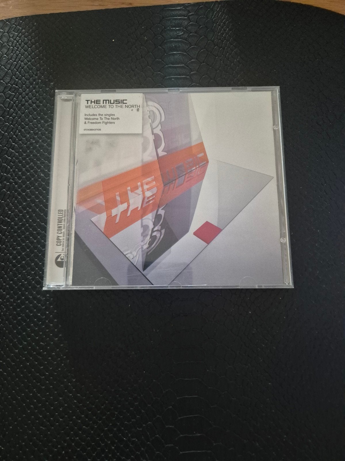 the music, Ophalen of Verzenden, Zo goed als nieuw, Poprock