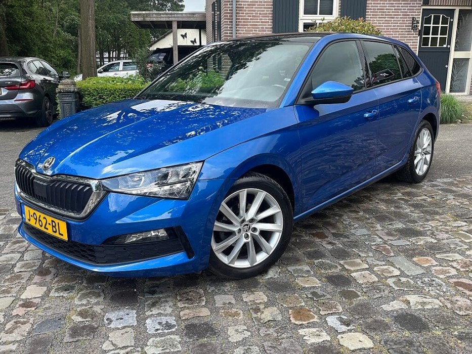Skoda Scala 1.0 TSI Sport Bns,pano,stoelverw, (bj 2020), Auto's, Skoda, Scala, Gebruikt, Euro 6, Bluetooth
