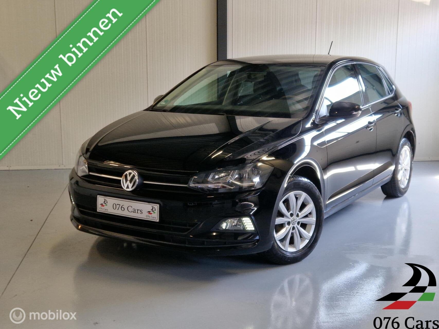 Volkswagen Polo 1.0 TSI Comfortline Business CARPLAY PDC 1e, Voorwielaandrijving, 1063 kg, 95 pk, Zwart