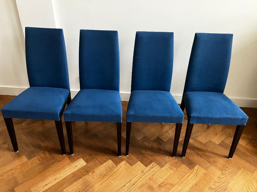 4 design eetkamerstoelen Andreu World – massief houten poten, Huis en Inrichting, Stoelen, Ophalen, Blauw, Zo goed als nieuw, Vier