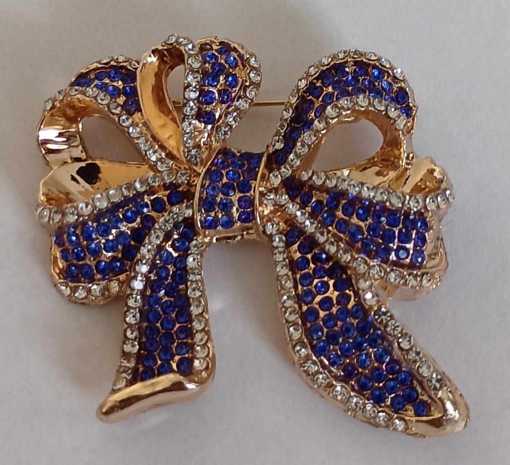 Vlinderstrik broche, Sieraden, Tassen en Uiterlijk, Broches, Nieuw, Overige materialen, Overige kleuren, 4 tot 7 cm, Met strass