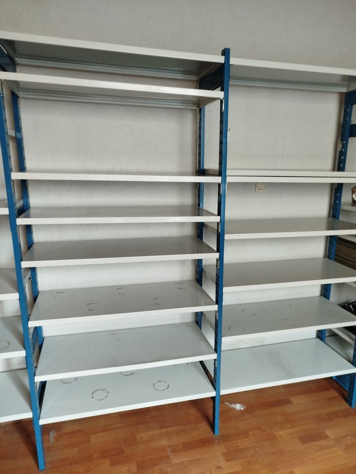 21 meter stalen stelling met meerdere schappen, Ophalen