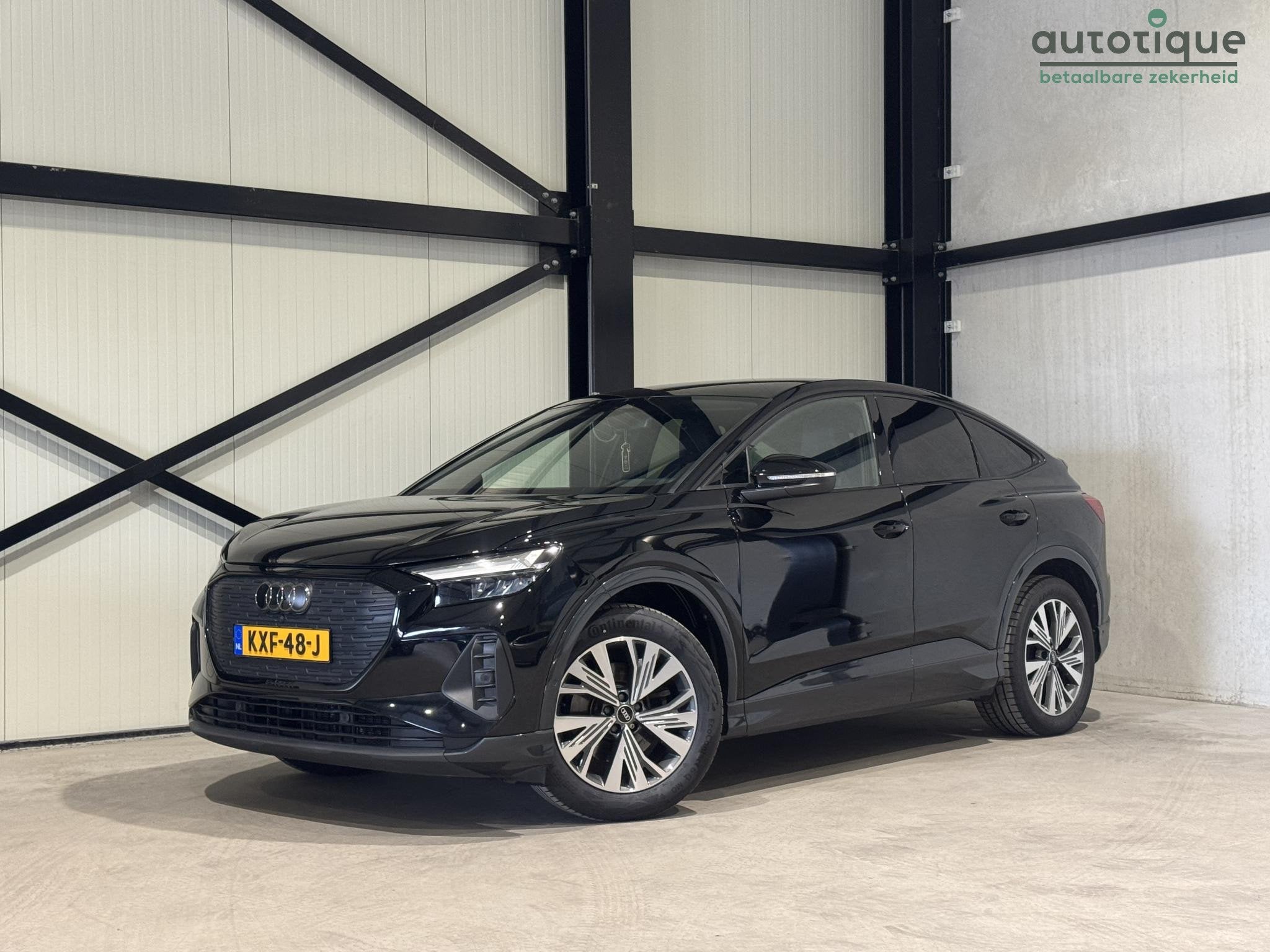 Audi Q4 Sportback e-tron 35 S-Line 55 kWh | navi | led | spo, Auto's, Automaat, Dealer onderhouden, Gebruikt, Zwart
