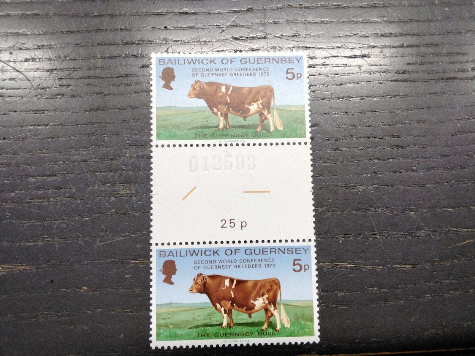 26379 Guernsey stier 1972 met tussen strook postfris, Ophalen of Verzenden, Postfris, Dier of Natuur