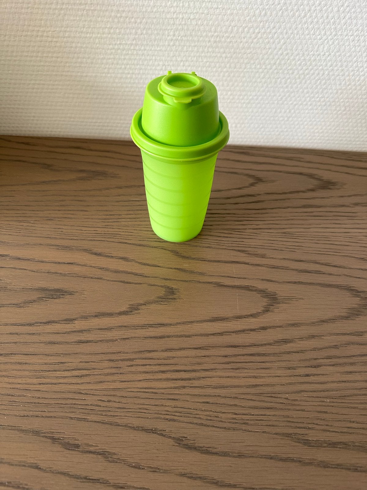 Tupperware Shaker Groen - Ideaal voor shakes en sauzen, Verzenden, Zo goed als nieuw, Met deksel, Shaker