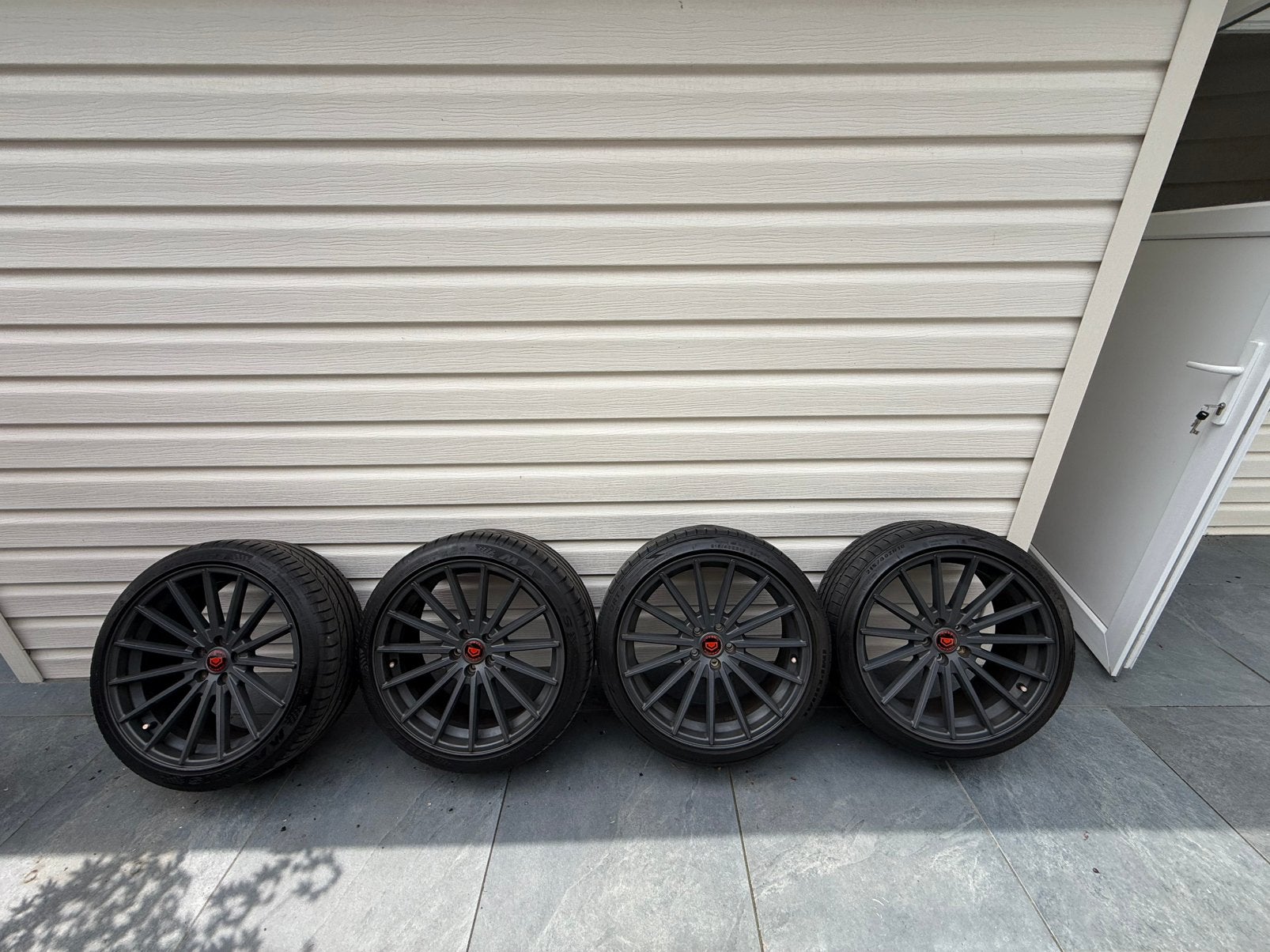 Van vossen wheels in de orginele kleur van aston martin, Ophalen