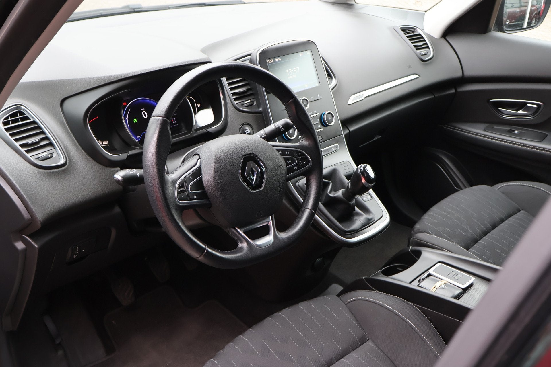 Renault Scénic 1.3 TCe Bose | Camera | Navigatie | Cruise C, Auto's, Voorwielaandrijving, Stof, Euro 6, 4 cilinders