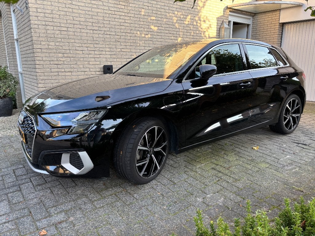 Audi A3 40 Tfsi e 204pk Phev S-tronic 2022 Zwart, Auto's, Dealer onderhouden, Zwart, 4 cilinders, 1535 kg