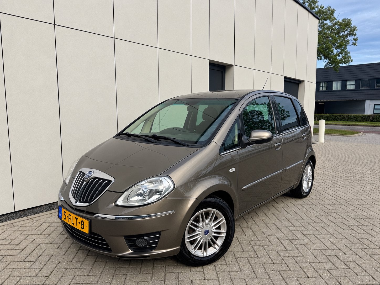Lancia Musa 1.4 16V 2010/AUTOMAAT/WEINIG KM/APK 30-6-2027/, Auto's, Dealer onderhouden, Stof, Zwart, 400 kg