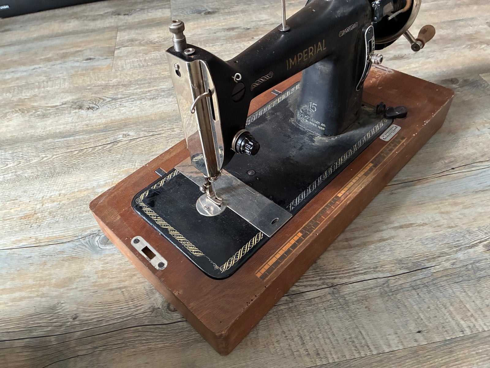 Antieke Imperial Naaimachine met Houten Koffer, Ophalen