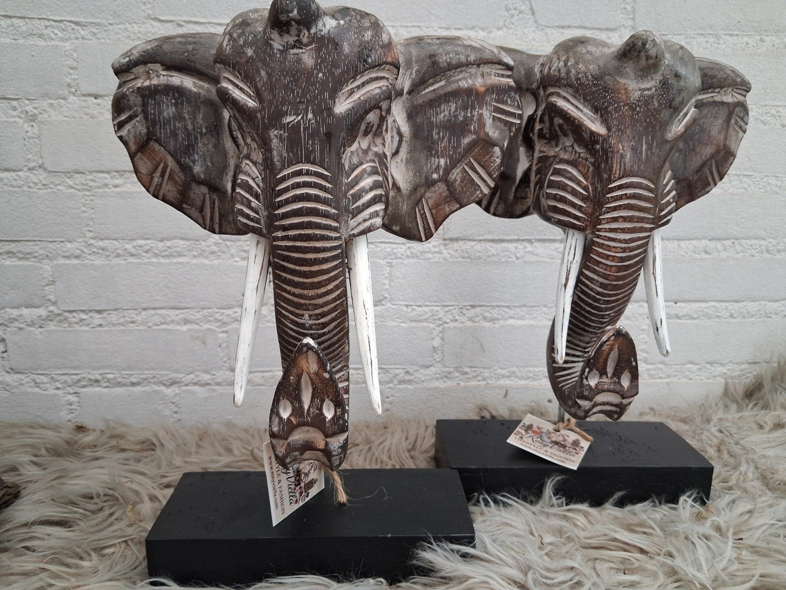 set van 2 
Elephant on stand
Wood
Handmade, Verzamelen, Verzenden, Nieuw
