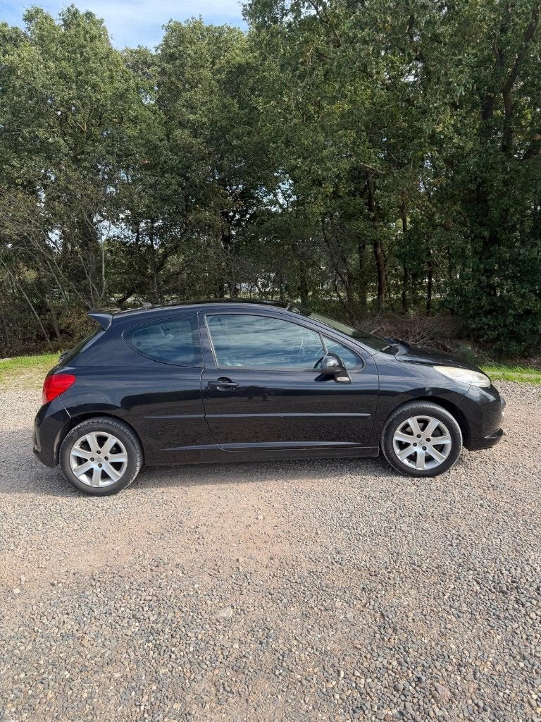 Peugeot 207 1.6 16V 3DRS 2007 Zwart, Auto's, Voorwielaandrijving, Zwart, 4 cilinders, Zwart