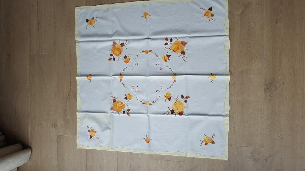 dekservet met applicatie 85x84, Ophalen of Verzenden, Zo goed als nieuw, Wit, Tafelkleed of Tafelzeil