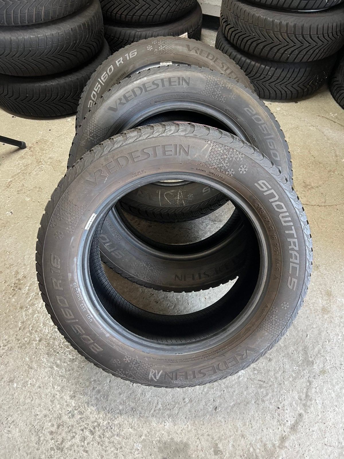 Winterbanden 205/60R16 vredestein 6mm, Auto diversen, Wieldoppen, Ophalen, Gebruikt