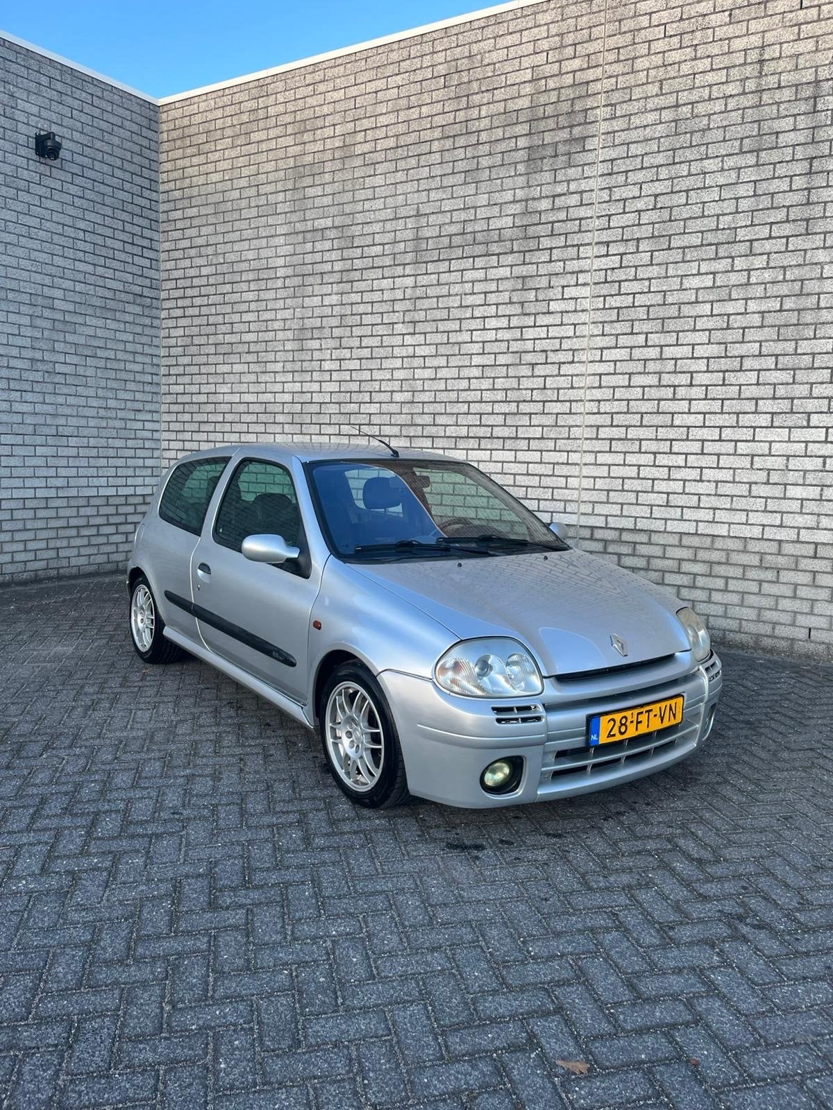 Renault Clio 2.0 RS 16V 2000 172/182 ph1, Auto's, Renault, 1998 cc, 40 €/maand, 4 cilinders, Handgeschakeld