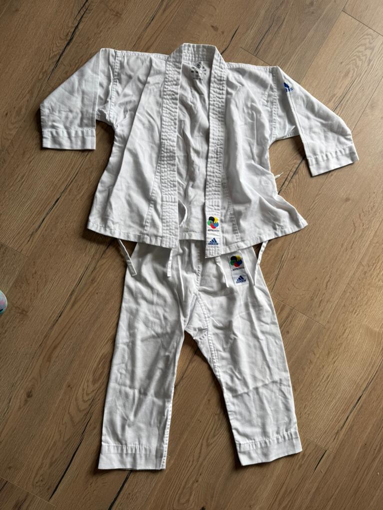 Vechtsport of karatepakje kids maat 120 - 130 Adidas, Maat XS of kleiner, Ophalen of Verzenden, Zo goed als nieuw, Karate