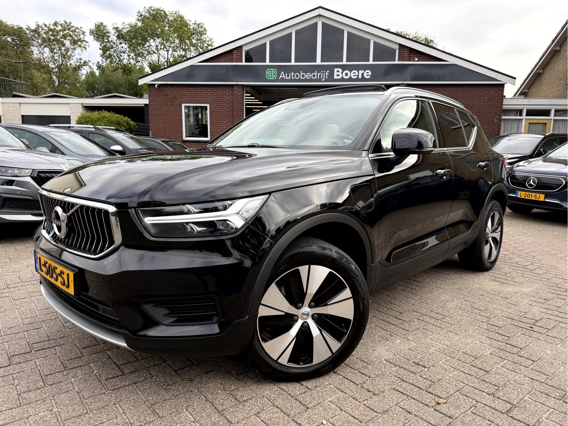 Volvo XC40 1.5 T4 Recharge Inscription Panoramadak, Leer, 18, Dealer onderhouden, Euro 6, Automatische klimaatregeling, Zwart