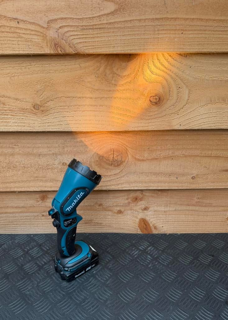 Makita BML 185 Werklamp + 1,5 ah 18v accu, Ophalen of Verzenden, Zo goed als nieuw