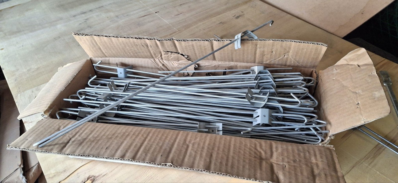 Snelhangers voor systeemplafond 45/90 - Doos, Doe-het-zelf en Verbouw, Ophalen, Zo goed als nieuw