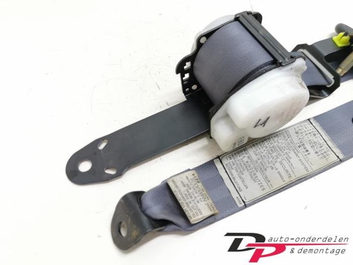 Veiligheidsgordel links-achter van een Daihatsu Young RV, Gebruikt, Daihatsu, -, -