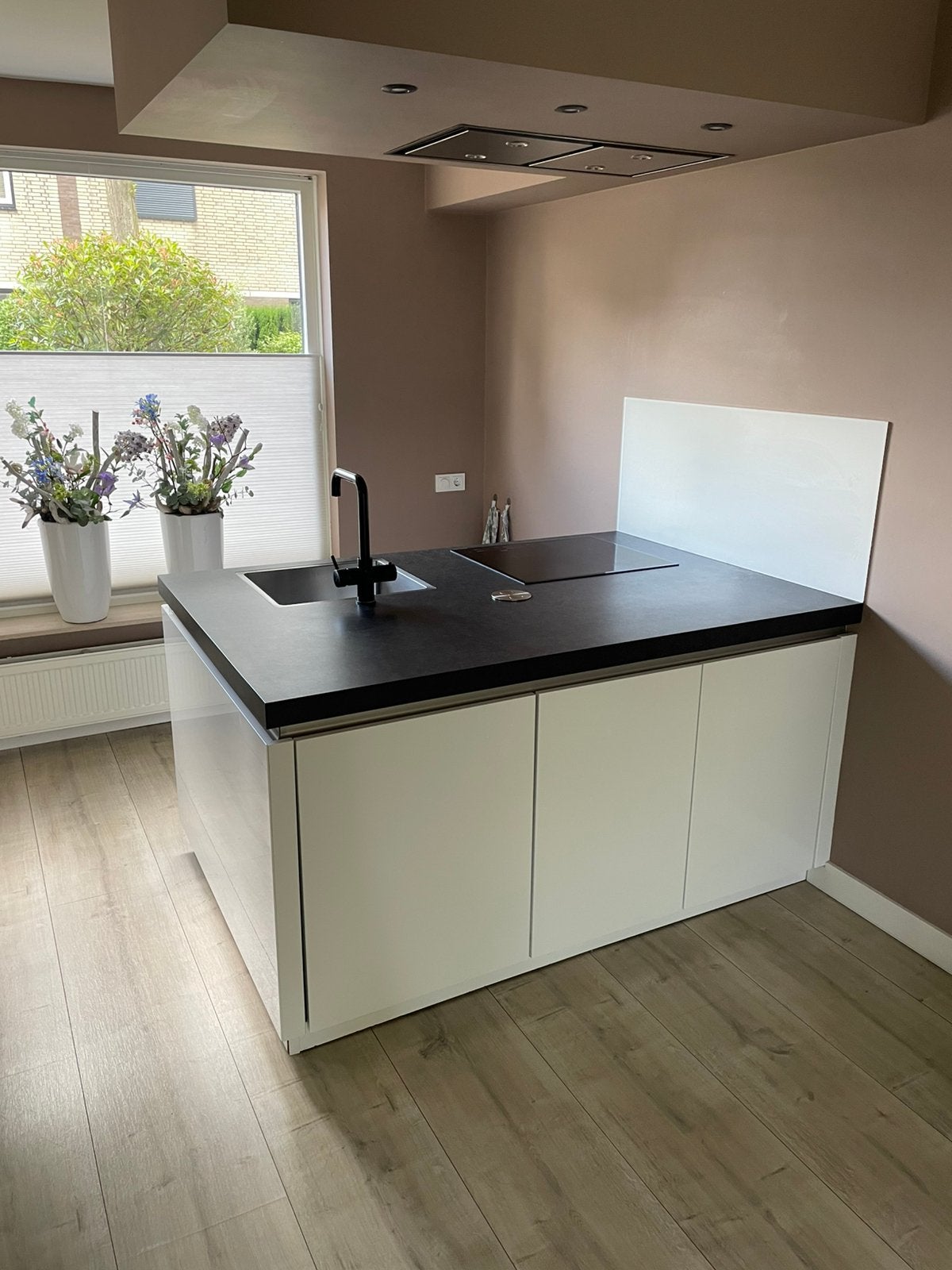 Nette moderne keuken, Huis en Inrichting, Keuken | Complete keukens, Ophalen, Gebruikt, Wit, Graniet of Steen