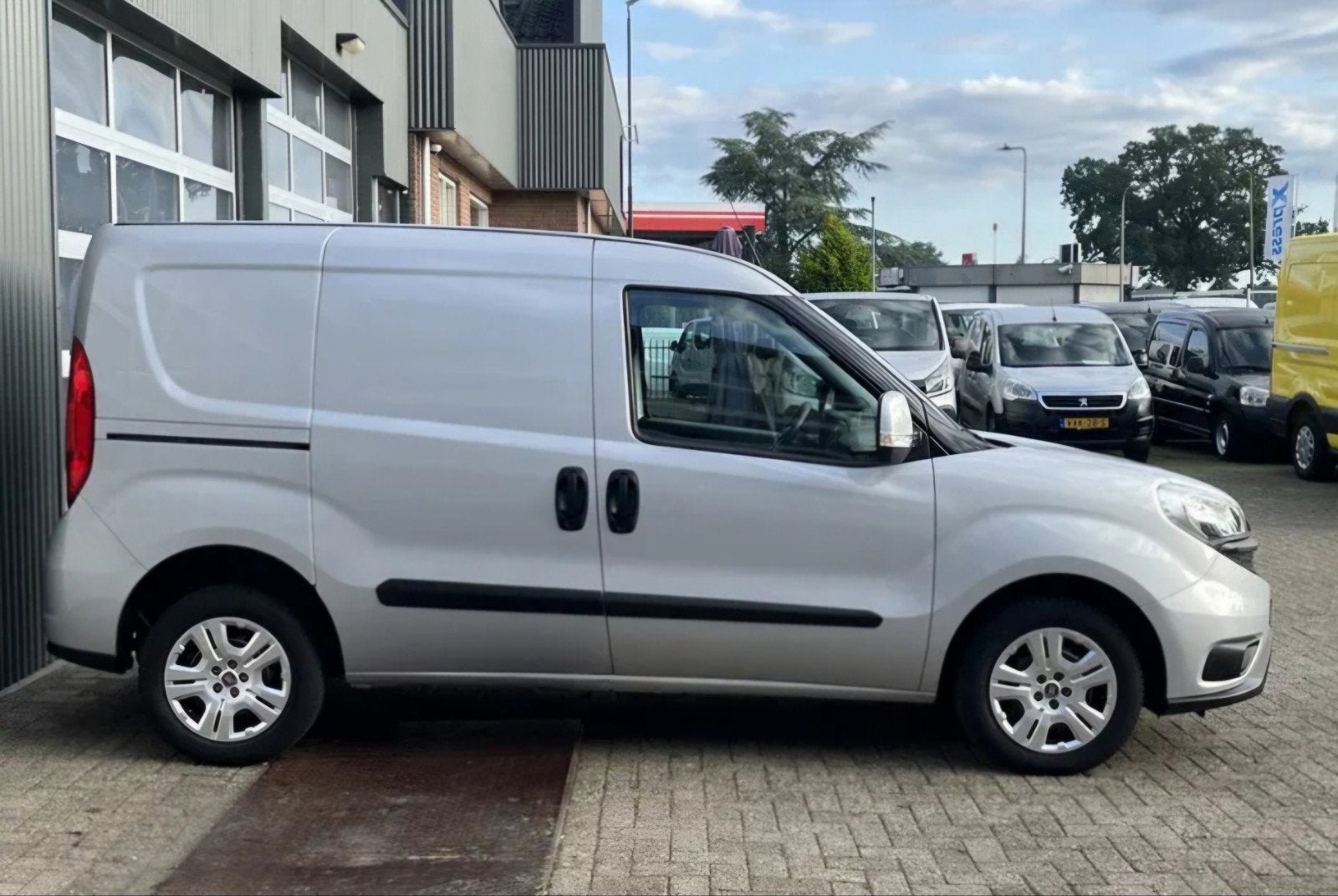 2x Gebruikte bestelwagen banden Fiat Doblo & Opel Combo !, Ophalen, Gebruikt, Opel