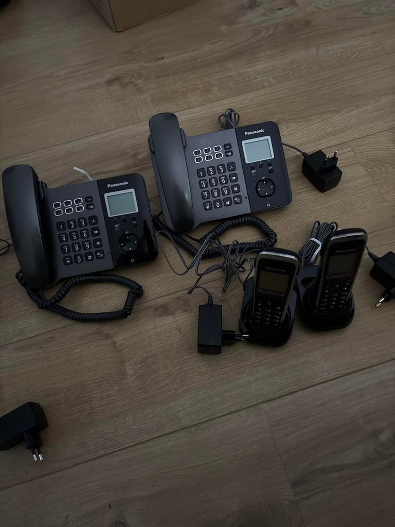 2x KX-TGP550 en 2x KX-TPA50 Panasonic VOIP DECT, Ophalen, Zo goed als nieuw, 2 handsets