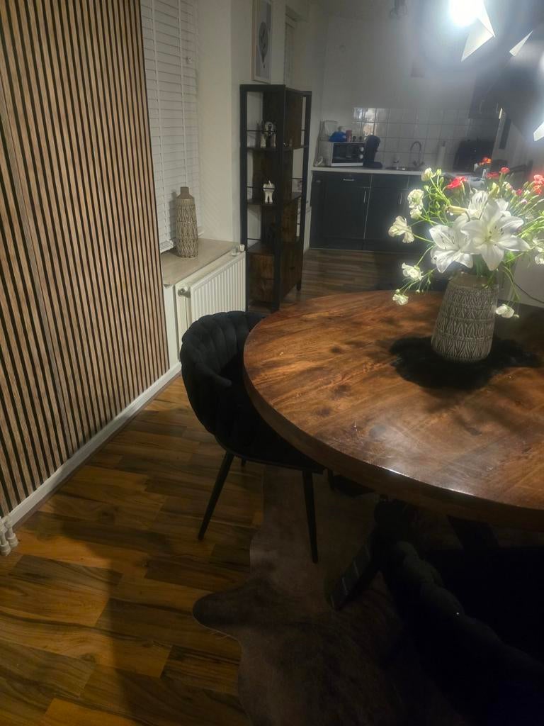 Industriele setje tafel met stoelen hele mooi en veinig gebr, Huis en Inrichting, Tafels | Eettafels, Overige houtsoorten, Rond