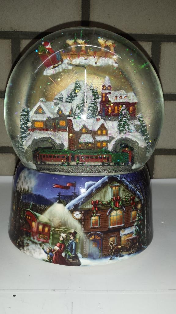 Kerst snowglobe met vliegende kerstman, Ophalen, Zo goed als nieuw