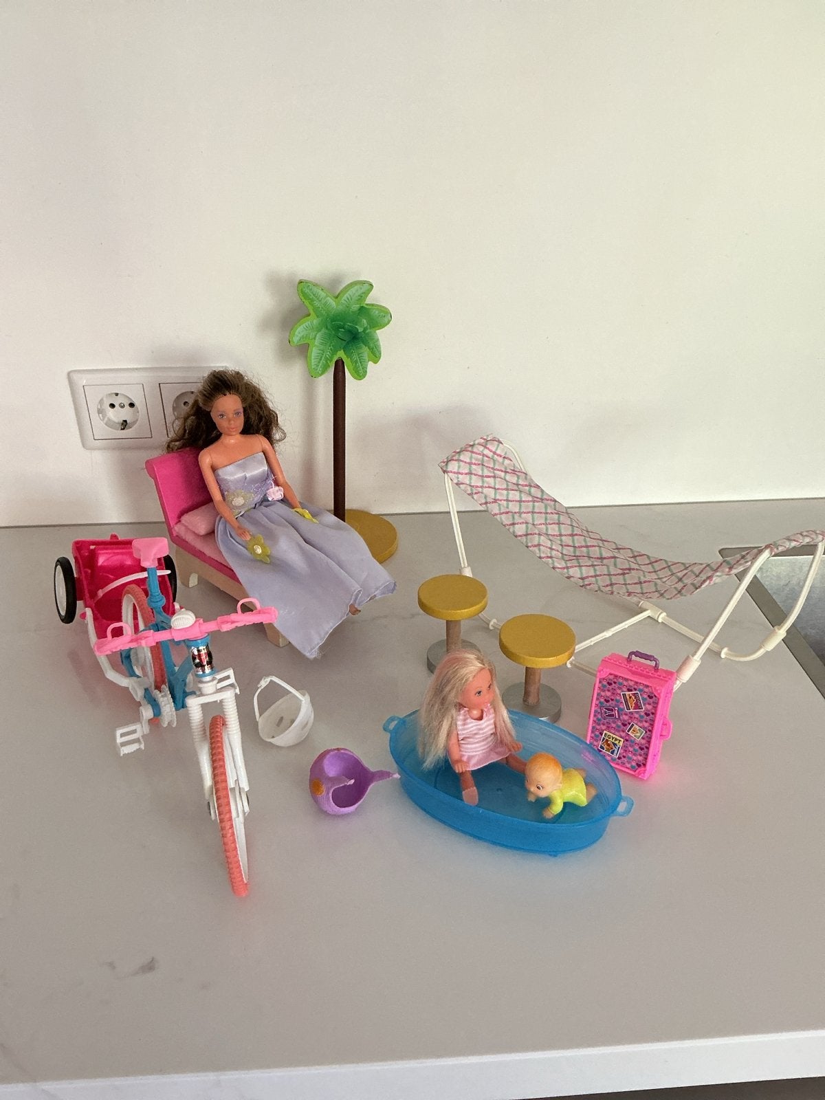 Barbie en Chelsea met fiets, hangmat en accessoires, Kinderen en Baby's, Speelgoed | Poppen, Ophalen of Verzenden, Gebruikt, Barbie