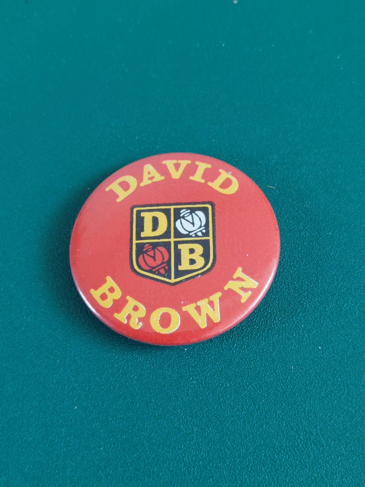 David Brown tractor- button / pin, Ophalen of Verzenden, Overige onderwerpen