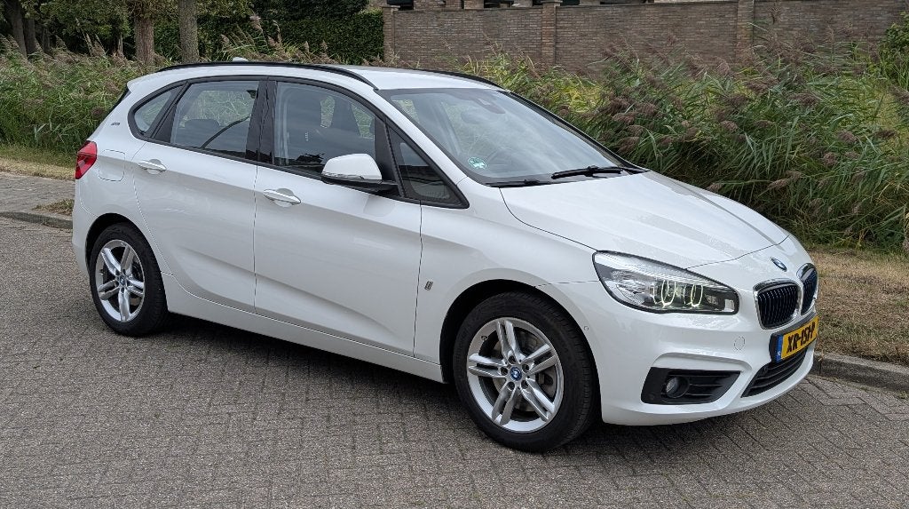 BMW 2-Serie Active Tourer 1.5 225XE Xdrive AUT 2017 Wit, Auto's, BMW, Particulier, 2-Serie Active Tourer, 4x4, ABS, Adaptieve lichten