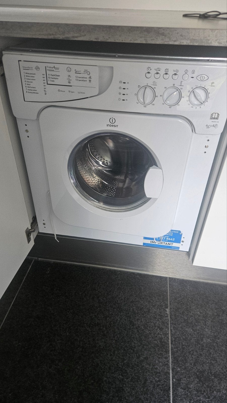 Inbouw Indesit wasmachine/droger - Deur defect, Witgoed en Apparatuur, Wasmachines, 6 tot 8 kg, Ophalen of Verzenden, Niet werkend