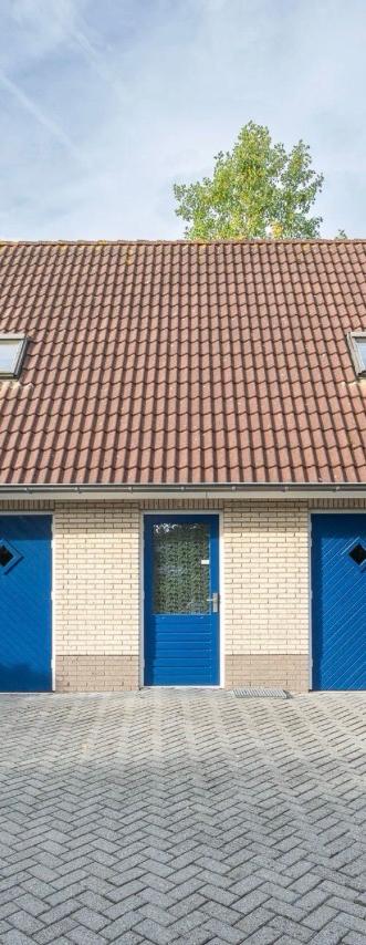 Middelste garage schuur deur met glas te koop, Gebruikt, 80 tot 100 cm, Ophalen of Verzenden, Buitendeur