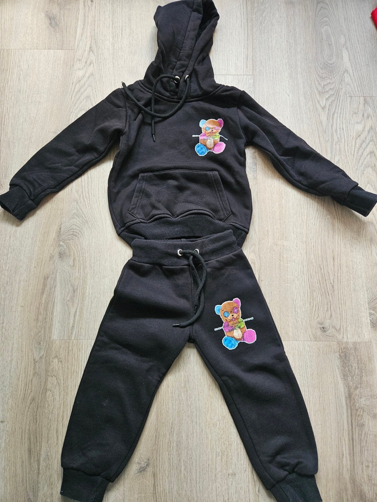 Zwart joggingpak met teddybeer opdruk - Maat 86-92, Ophalen of Verzenden, Gebruikt, Onbekend, Jongen of Meisje