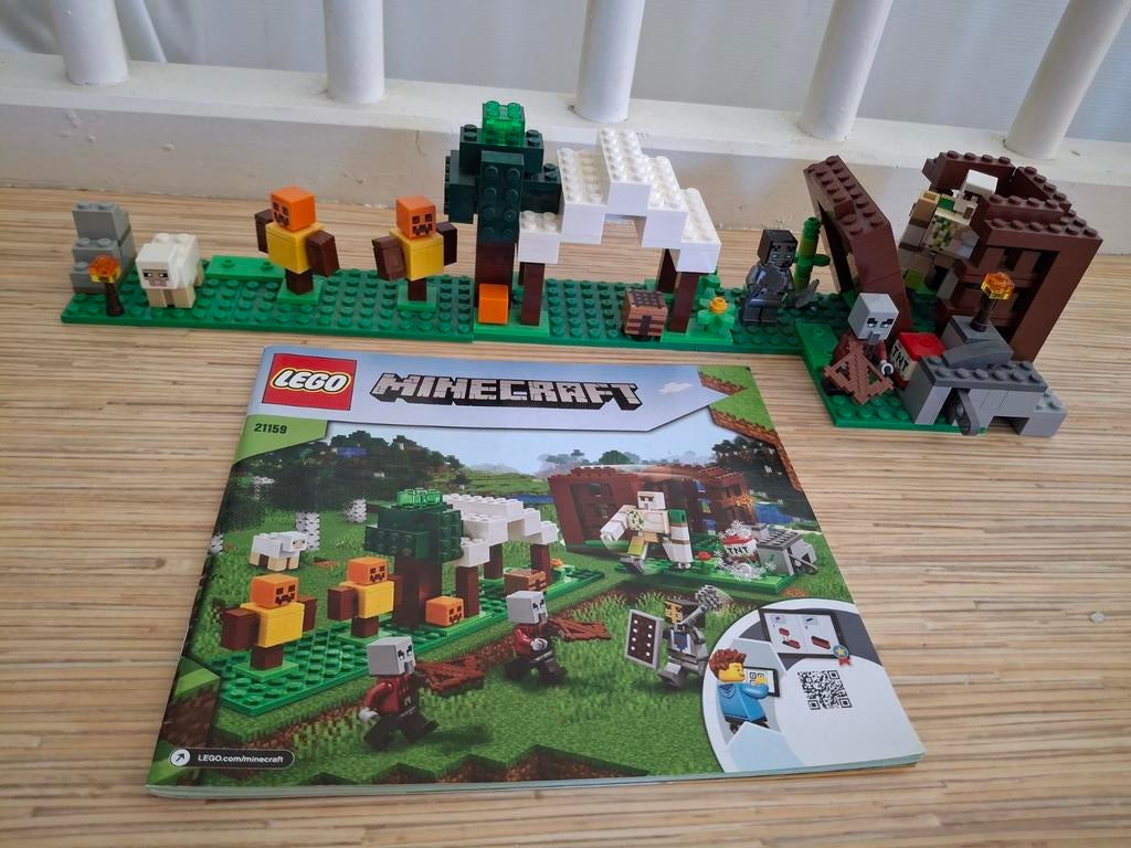 Lego Minecraft 21159 Pillagers Outpost met boekje, Minecraft, Lego, Ophalen of Verzenden, Zo goed als nieuw