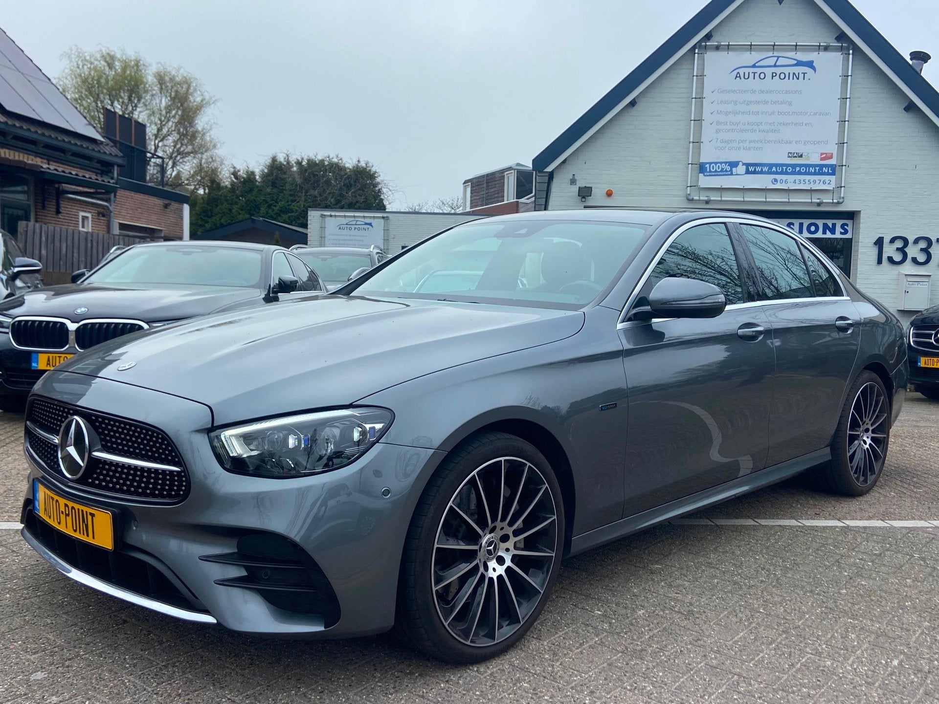 Mercedes-Benz E-klasse 300E AMG WIDESCREEN/AUGMENTED/SFEER/8, Dealer onderhouden, Achterwielaandrijving, Gebruikt, Zwart