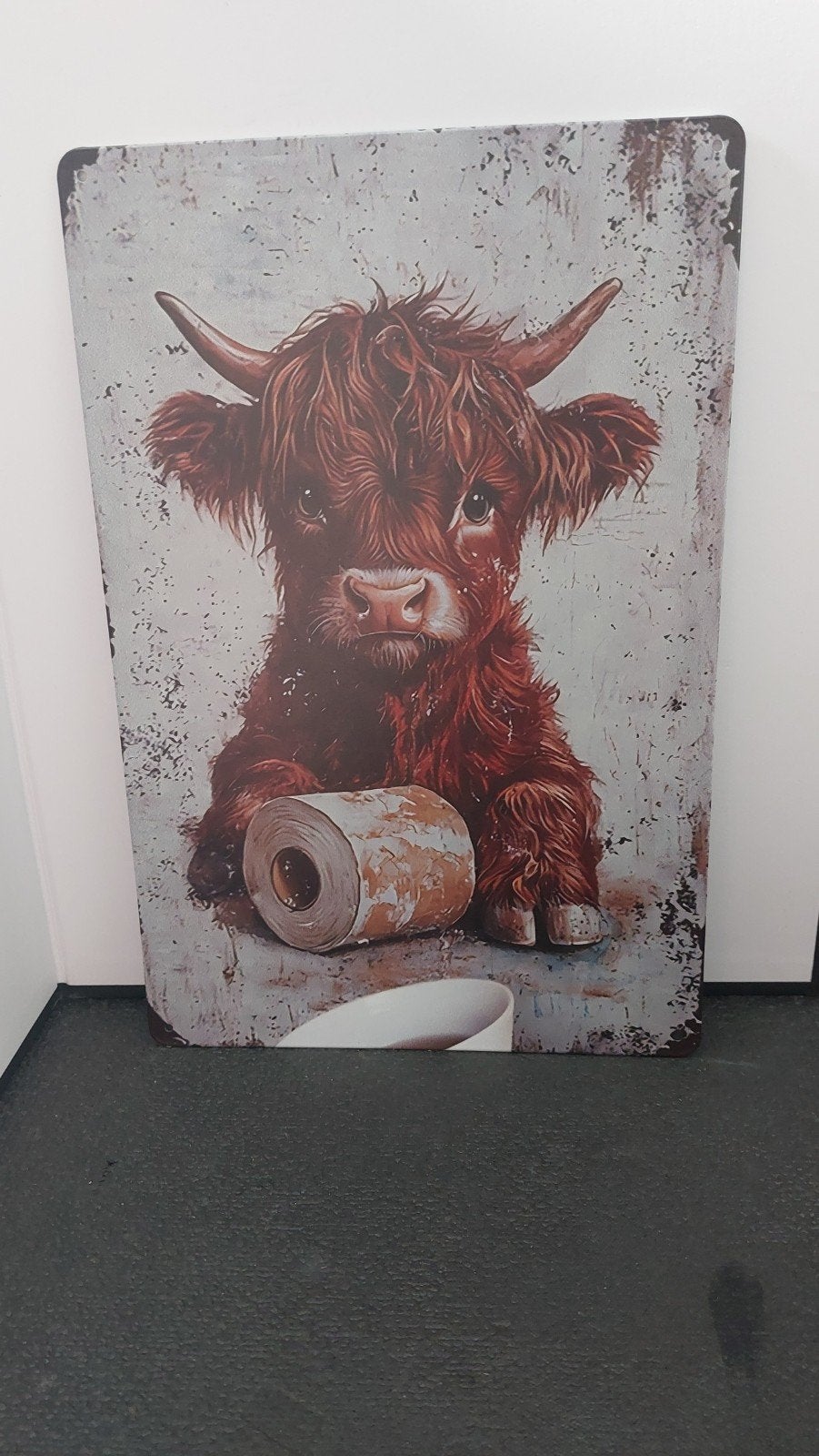Decoratief bord Schotse Hooglander met wc-rol 20x30cm, Huis en Inrichting, Woonaccessoires | Overige, Vintage, Meerkleurig, Nieuw