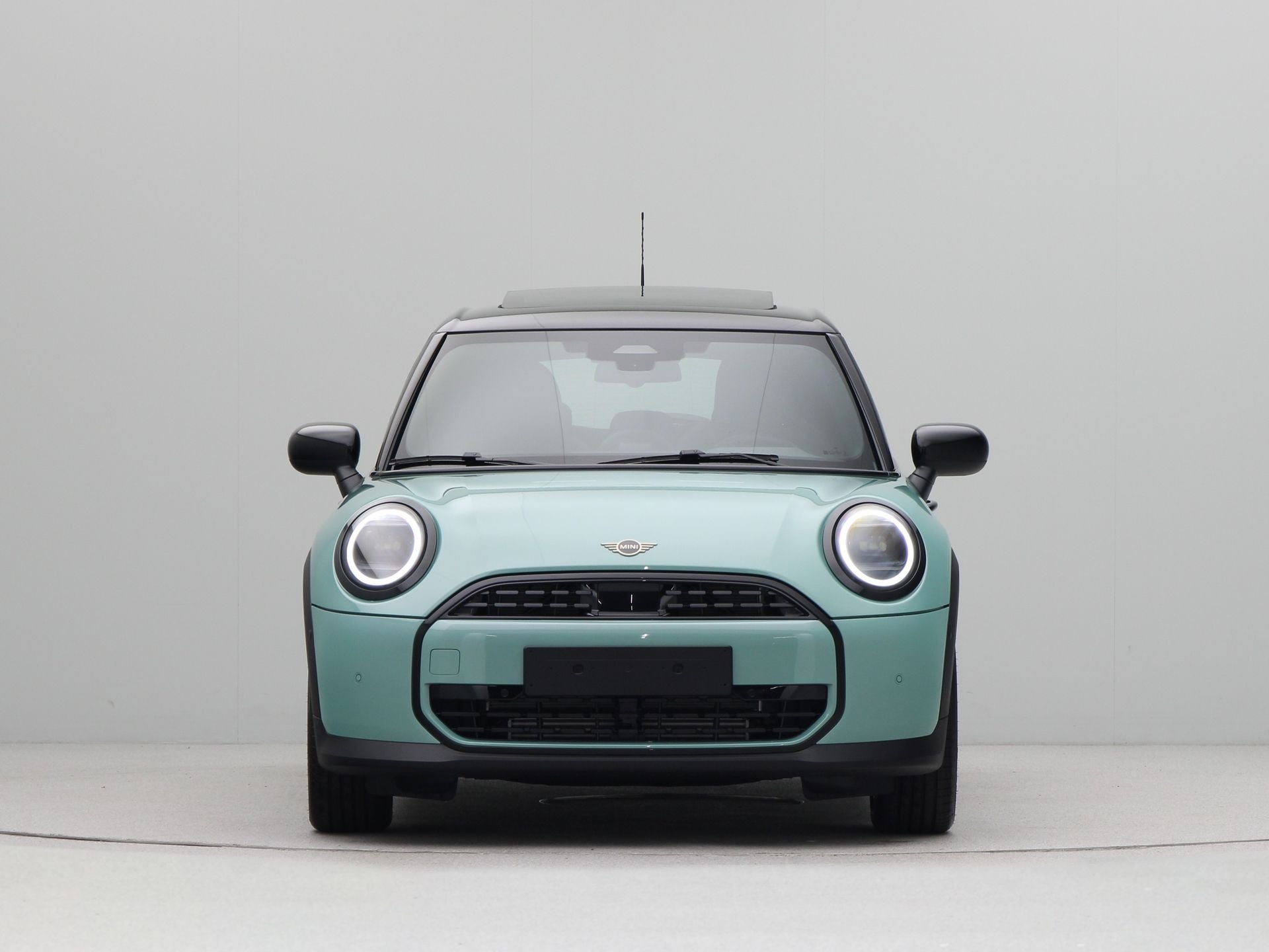 MINI 5-deurs Cooper C Classic Pakket S PRIVATE LEASE EUR 575, 156 pk, Bedrijf, Nieuw, 3 cilinders