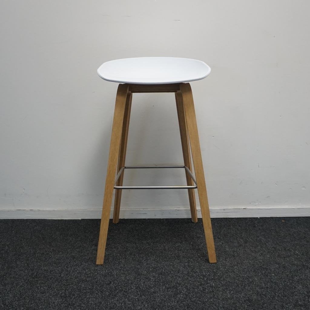 HAY About a Stool AAS32 Barkrukken | Wit / Eiken | 75 cm, Huis en Inrichting, -, -, 60 tot 90 cm, Ophalen of Verzenden