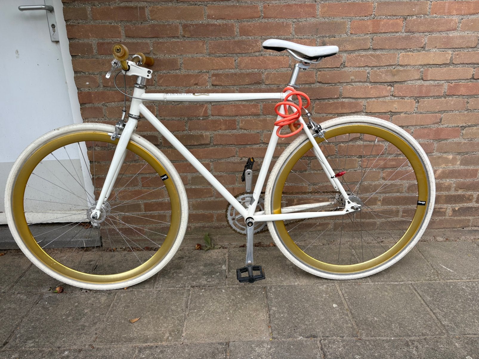 Witte single speed / fixie fiets – gouden velgen, Ophalen, Zo goed als nieuw, Minder dan 10 versnellingen, Overige merken