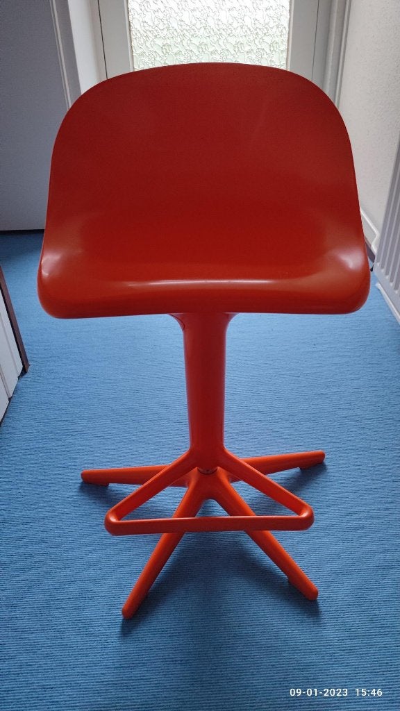 Barkruk/verstelbaar/rood.1x/nette gebruikte staat/Kartell, Ophalen, Kunststof, Gebruikt, 60 tot 90 cm
