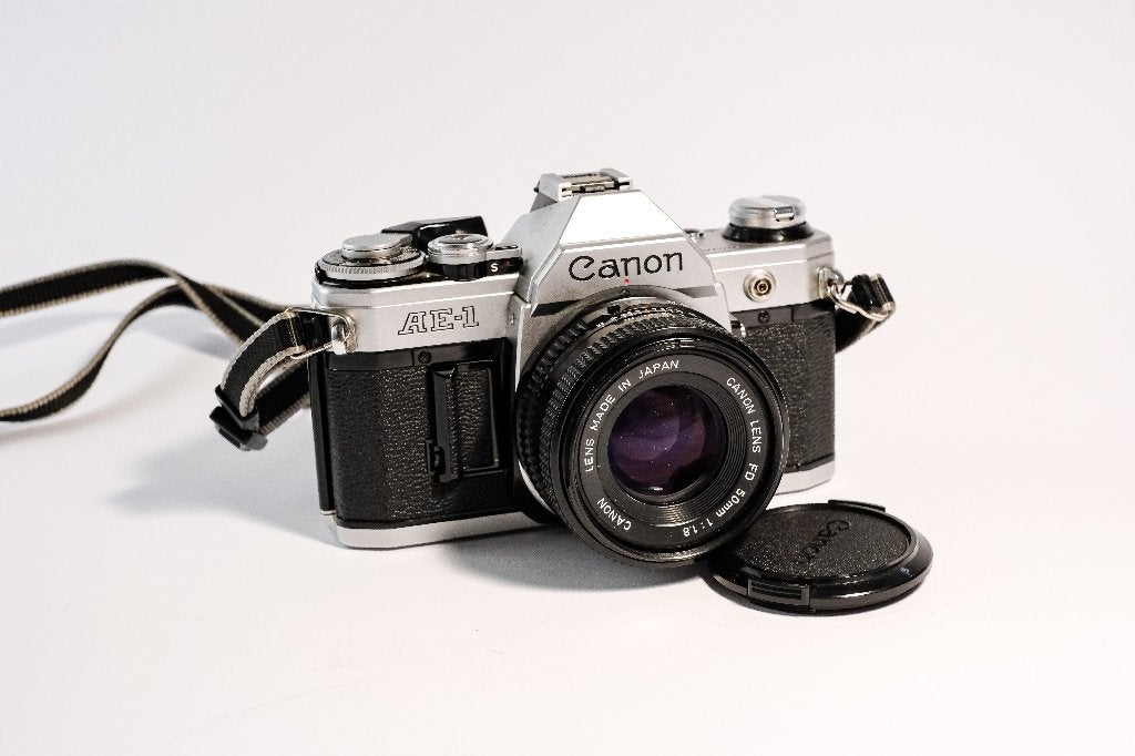 Canon AE-1 analoge camera + accessoires, Gebruikt, Spiegelreflex, Canon, Ophalen of Verzenden