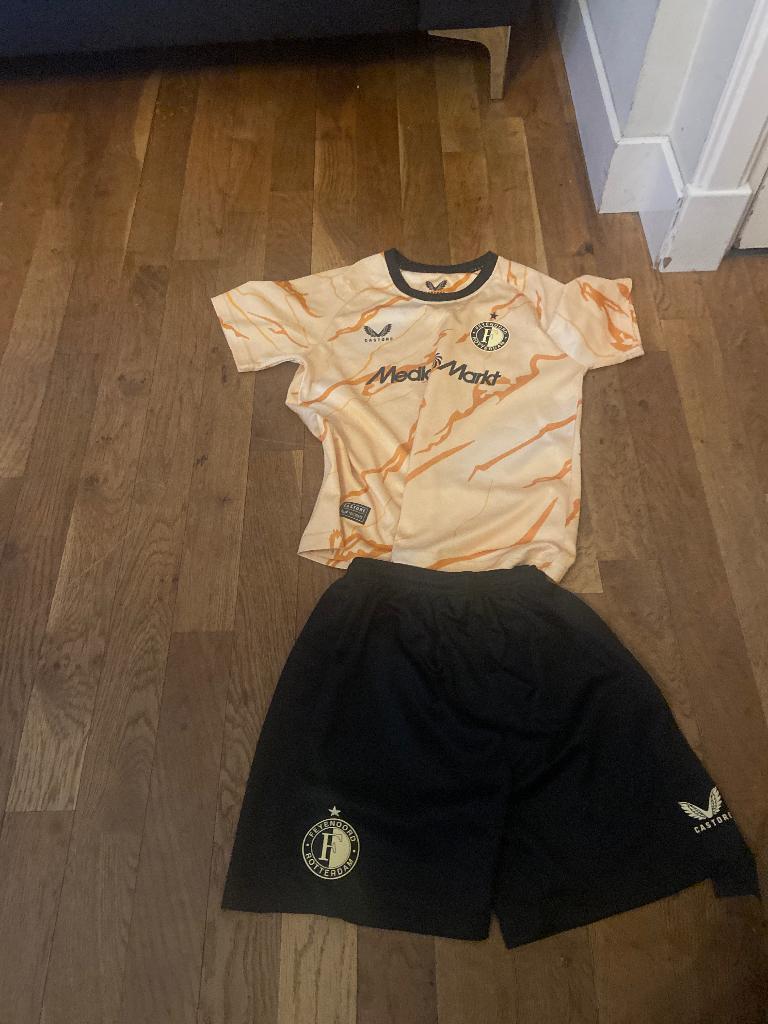 Voetbalpakje maat 134, Maat XS of kleiner, Verzenden, Zo goed als nieuw, Set