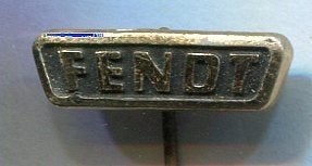 FENDT goud op zwart plastic tractor speldje ( E_127a ), Verzenden, Nieuw, Transport, Speldje of Pin